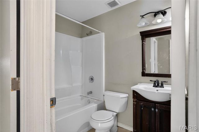 11874 Beckett Fall Road, St Louis, MO 63033