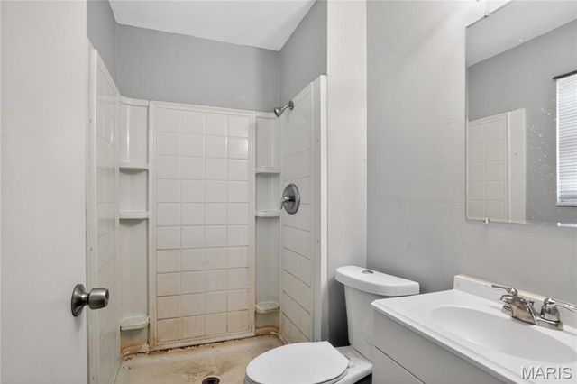 11874 Beckett Fall Road, St Louis, MO 63033