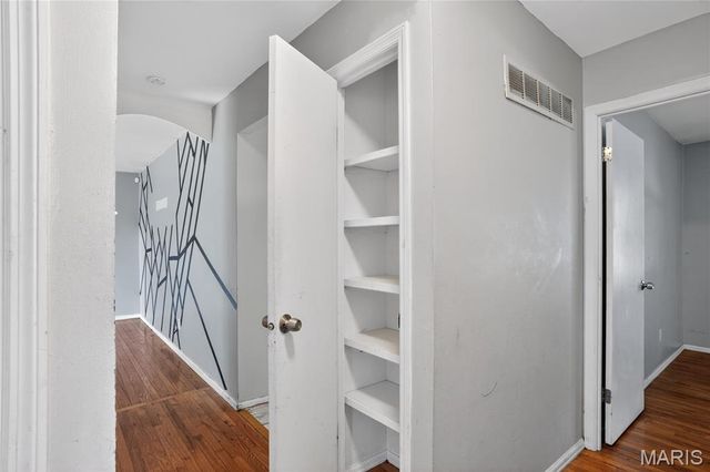 11874 Beckett Fall Road, St Louis, MO 63033