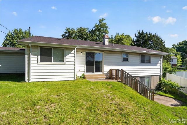 11874 Beckett Fall Road, St Louis, MO 63033