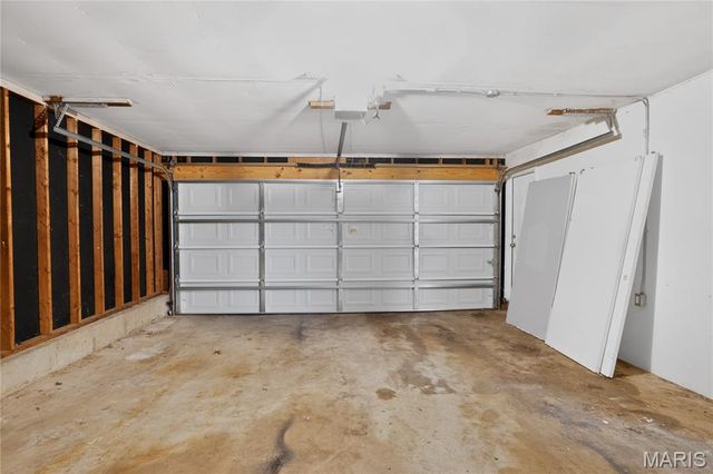11874 Beckett Fall Road, St Louis, MO 63033