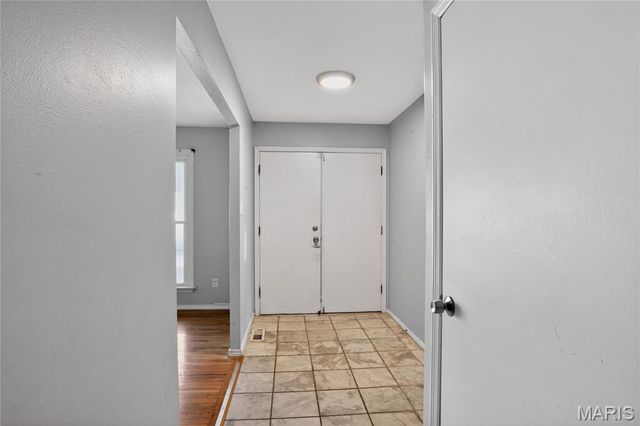 11874 Beckett Fall Road, St Louis, MO 63033