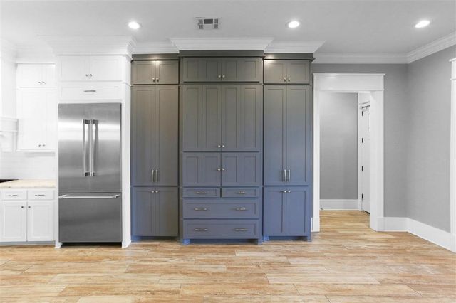 8026 Lake St Street, Lake Charles, LA 70605