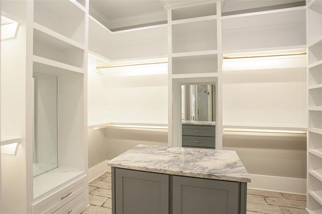 8026 Lake St Street, Lake Charles, LA 70605