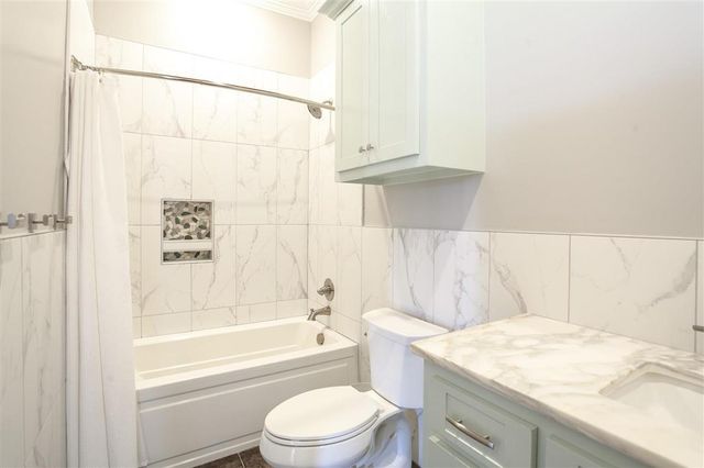 8026 Lake St Street, Lake Charles, LA 70605