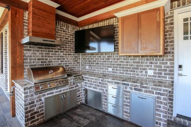 8026 Lake St Street, Lake Charles, LA 70605