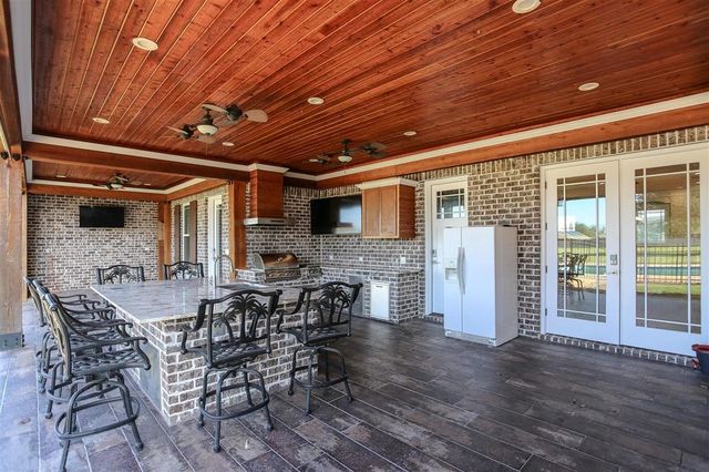 8026 Lake St Street, Lake Charles, LA 70605