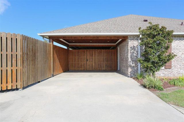 8026 Lake St Street, Lake Charles, LA 70605