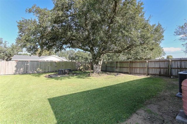 8026 Lake St Street, Lake Charles, LA 70605