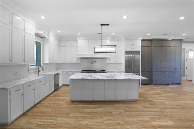 8026 Lake St Street, Lake Charles, LA 70605