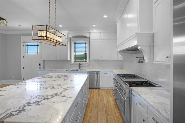 8026 Lake St Street, Lake Charles, LA 70605