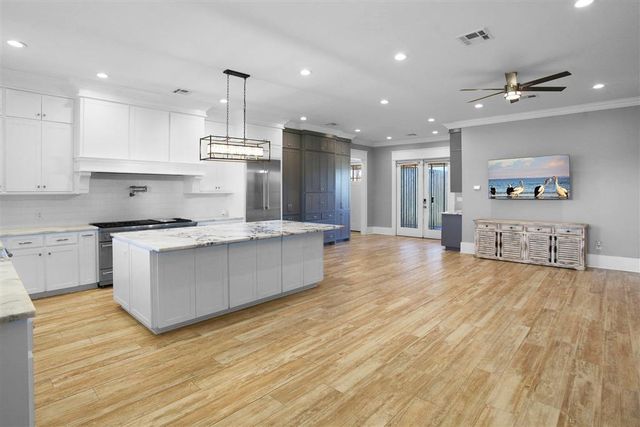 8026 Lake St Street, Lake Charles, LA 70605