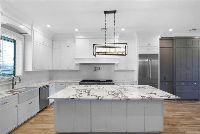 8026 Lake St Street, Lake Charles, LA 70605