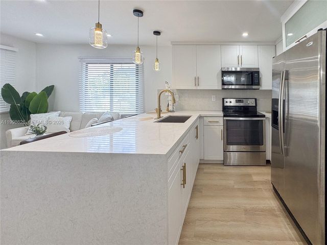 2933 NW 48th Ter, Miami, FL 33142