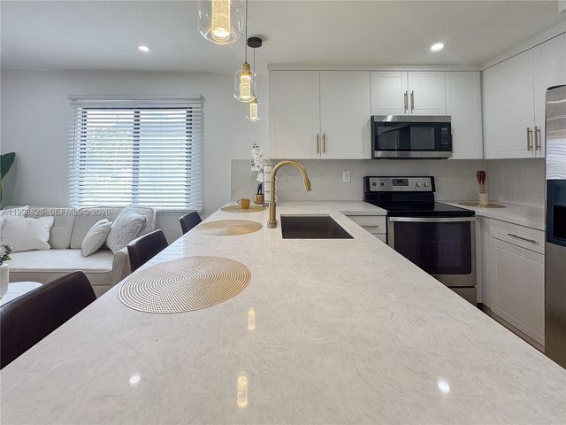 2933 NW 48th Ter, Miami, FL 33142