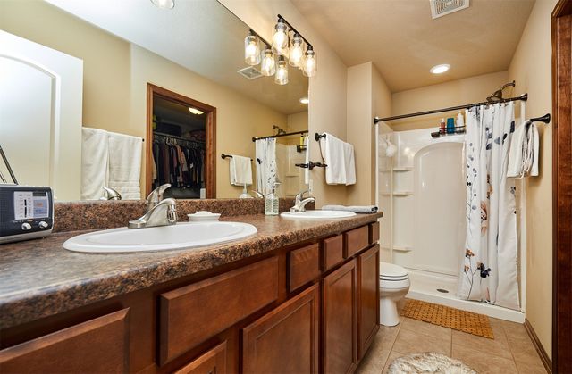 1011 Rolling Hills Court, Norwalk, IA 50211