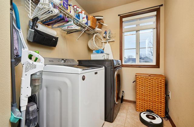 1011 Rolling Hills Court, Norwalk, IA 50211