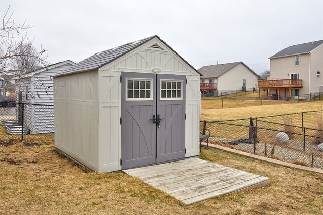 1011 Rolling Hills Court, Norwalk, IA 50211