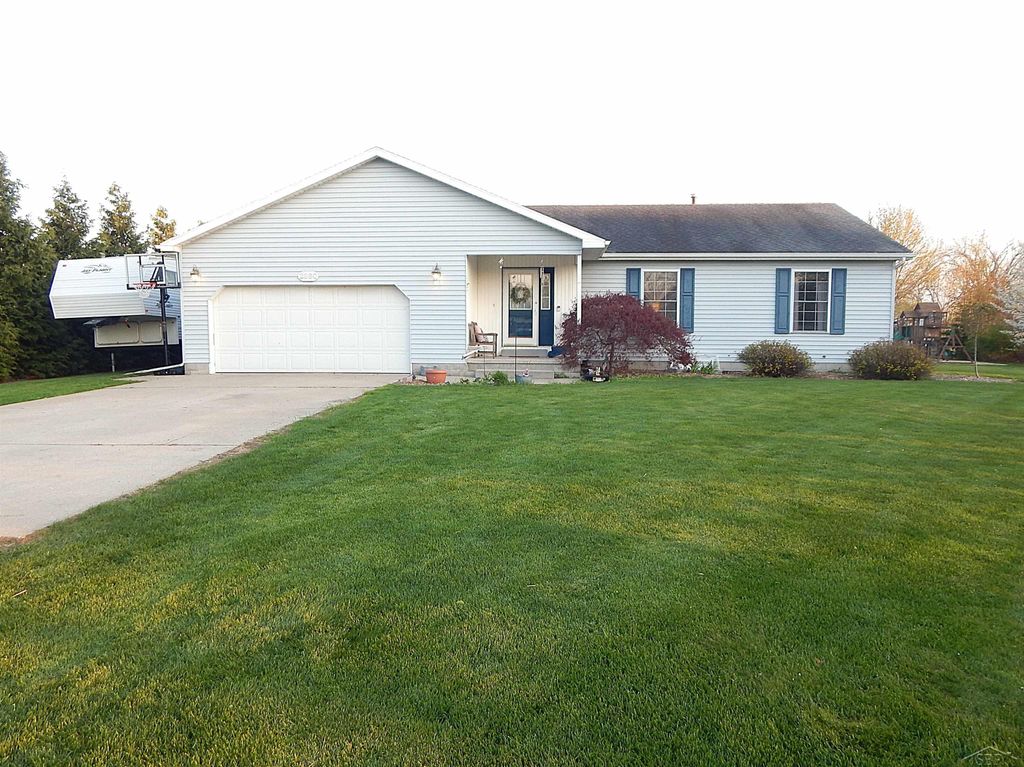 2880 E Fisher Road, Bay City, MI 48706