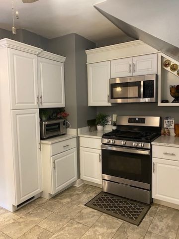 118 S FULTON Avenue, Waukegan, IL 60085