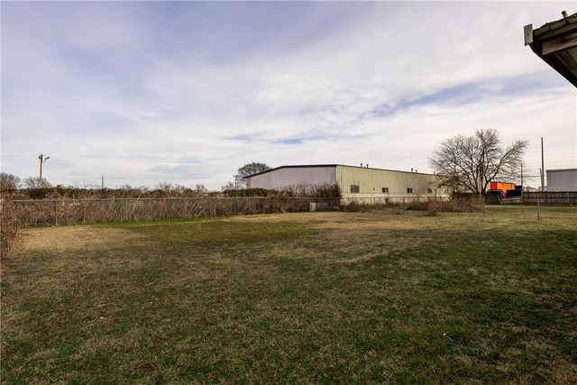 2605 N 2nd Street, Rogers, AR 72756