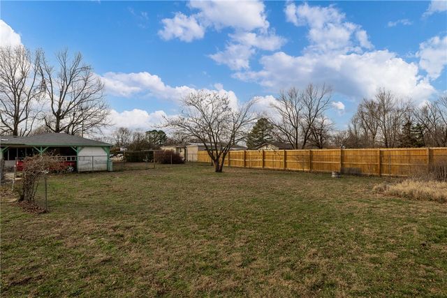 2605 N 2nd Street, Rogers, AR 72756