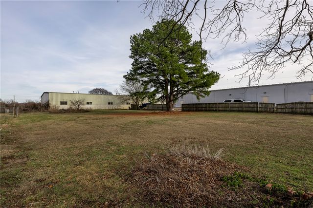 2605 N 2nd Street, Rogers, AR 72756