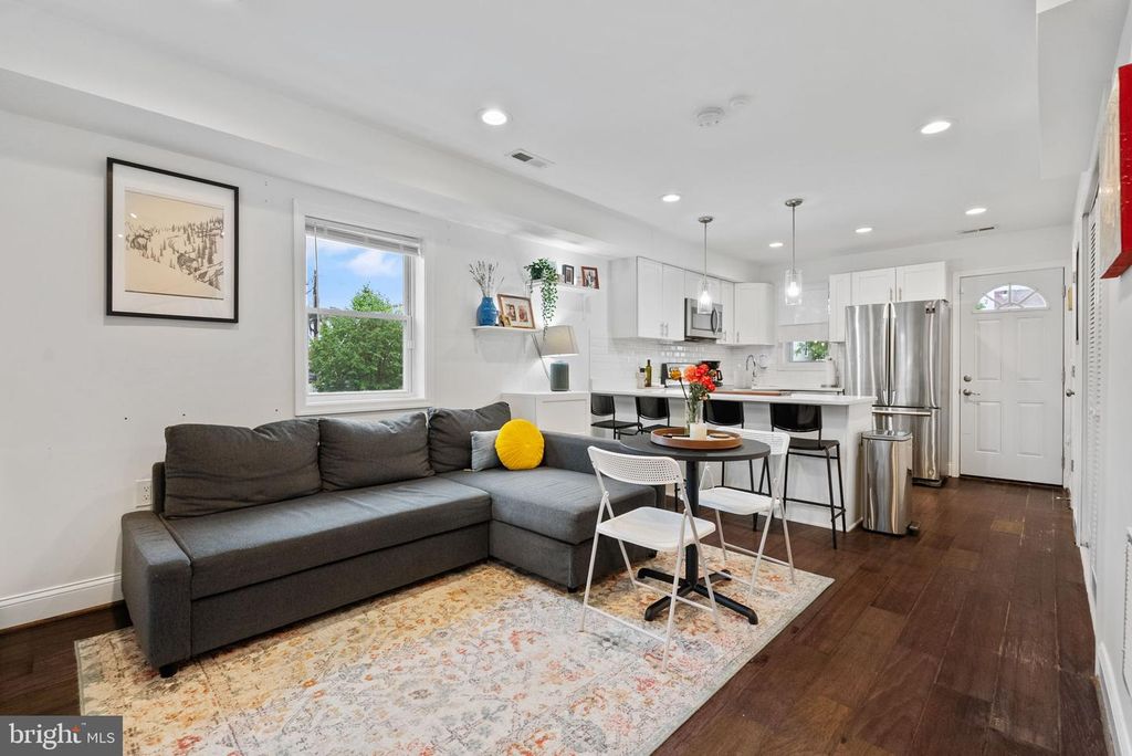 2000 E E STREET, Washington, DC 20002