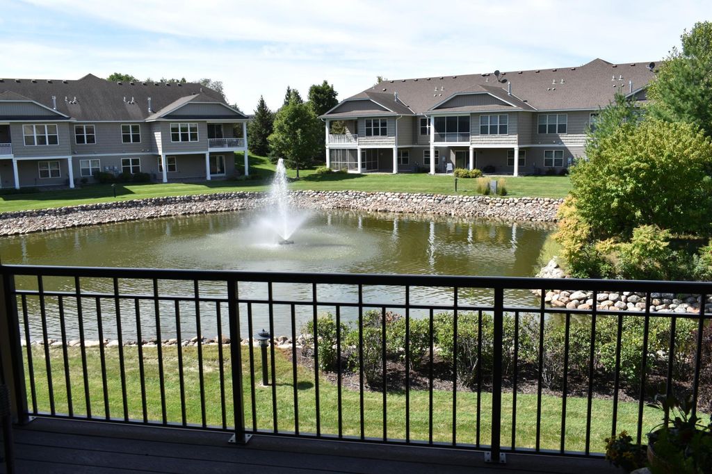 10726 Lyndale Bluffs Trail, Bloomington, MN 55420 — exterior
