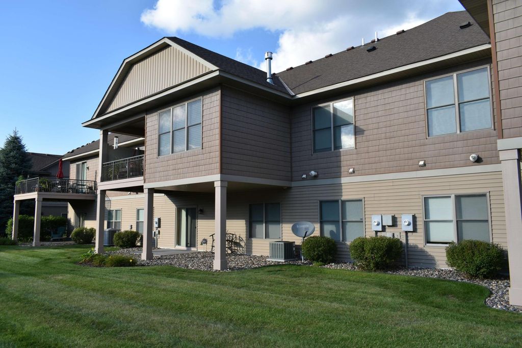 10726 Lyndale Bluffs Trail, Bloomington, MN 55420 — photo 5