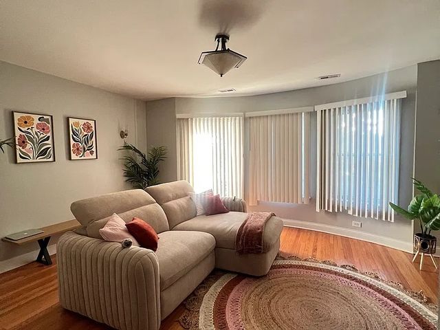 5726 N Mozart Street 2B, Chicago, IL 60659