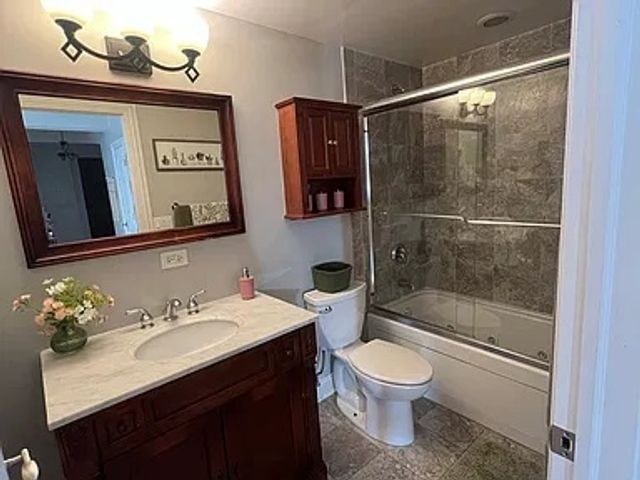 5726 N Mozart Street 2B, Chicago, IL 60659