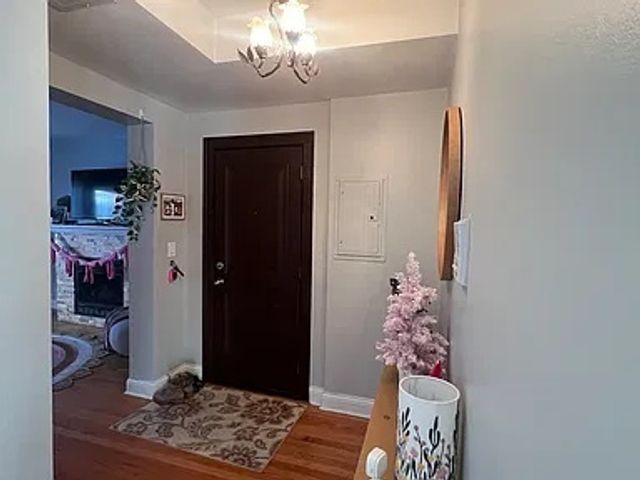5726 N Mozart Street 2B, Chicago, IL 60659
