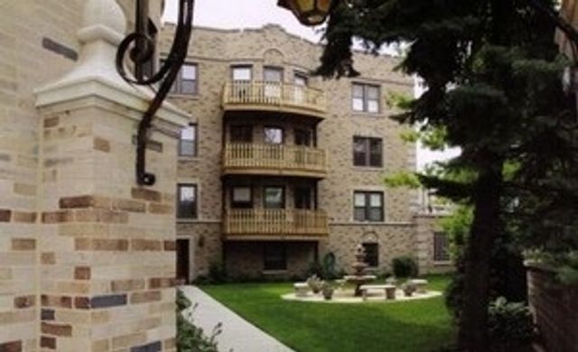5726 N Mozart Street 2B, Chicago, IL 60659
