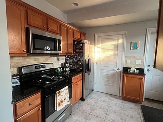 5726 N Mozart Street 2B, Chicago, IL 60659