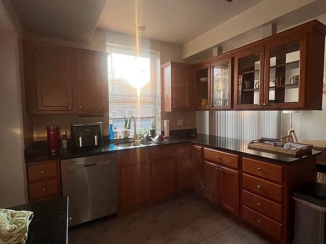 5726 N Mozart Street 2B, Chicago, IL 60659