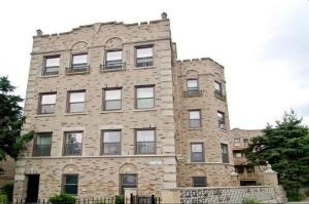 5726 N Mozart Street 2B, Chicago, IL 60659