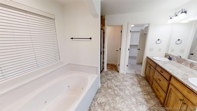 7408 E 83rd Street North, Owasso, OK 74055