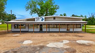 1113 S Main Street, Poplarville, MS 39470