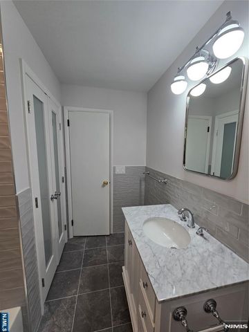 639 Oakdene Avenue 1, Ridgefield, NJ 07657