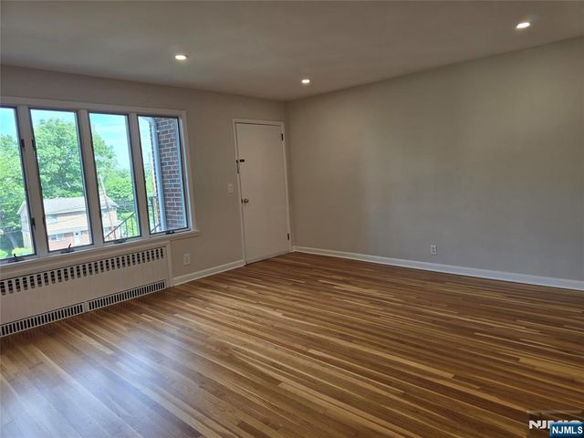 639 Oakdene Avenue 1, Ridgefield, NJ 07657