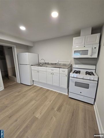 639 Oakdene Avenue 1, Ridgefield, NJ 07657