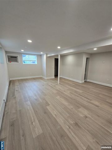 639 Oakdene Avenue 1, Ridgefield, NJ 07657