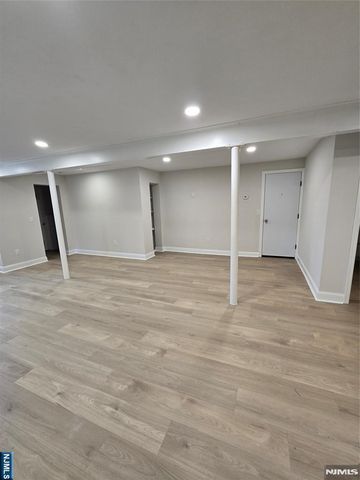 639 Oakdene Avenue 1, Ridgefield, NJ 07657