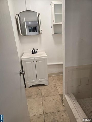 639 Oakdene Avenue 1, Ridgefield, NJ 07657