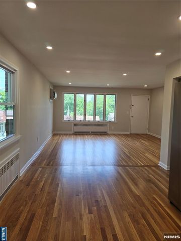 639 Oakdene Avenue 1, Ridgefield, NJ 07657