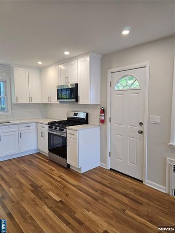 639 Oakdene Avenue 1, Ridgefield, NJ 07657