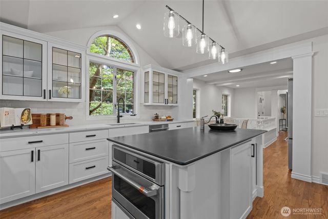 4181 42nd Avenue NE, Seattle, WA 98105