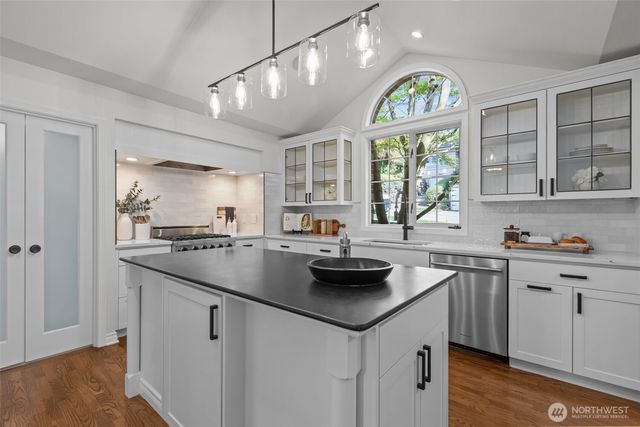 4181 42nd Avenue NE, Seattle, WA 98105