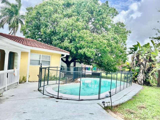 7608 NW 43rd Court, Coral Springs, FL 33065